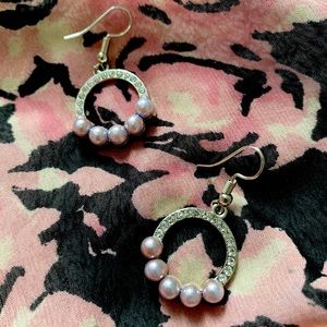 Gorgeous earring with sparkle!